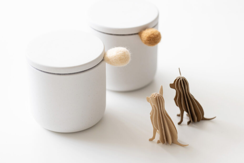 ペット供養|おしゃれでかわいい、しっぽの骨壺
